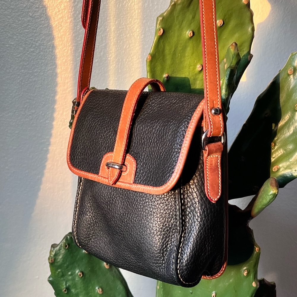 Dooney and Bourke mini binocular surrey vtg crossbody purse Black Tan leather